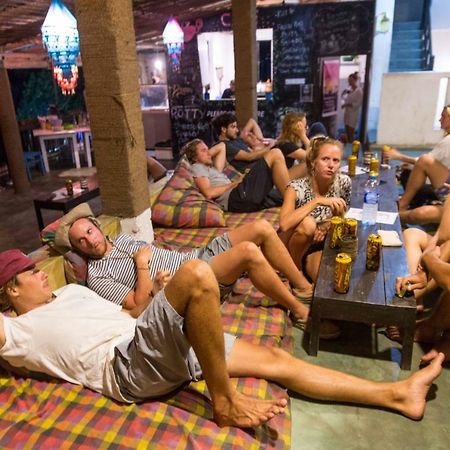 Cheeky Monkey Surf Camp Ξενοδοχείο Weligama Εξωτερικό φωτογραφία