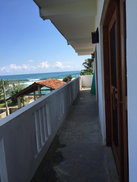 Cheeky Monkey Surf Camp Ξενοδοχείο Weligama Εξωτερικό φωτογραφία
