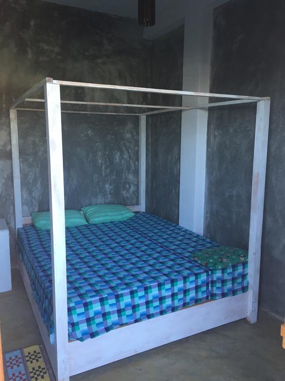 Cheeky Monkey Surf Camp Ξενοδοχείο Weligama Εξωτερικό φωτογραφία