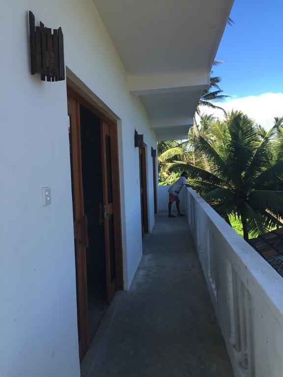 Cheeky Monkey Surf Camp Ξενοδοχείο Weligama Εξωτερικό φωτογραφία