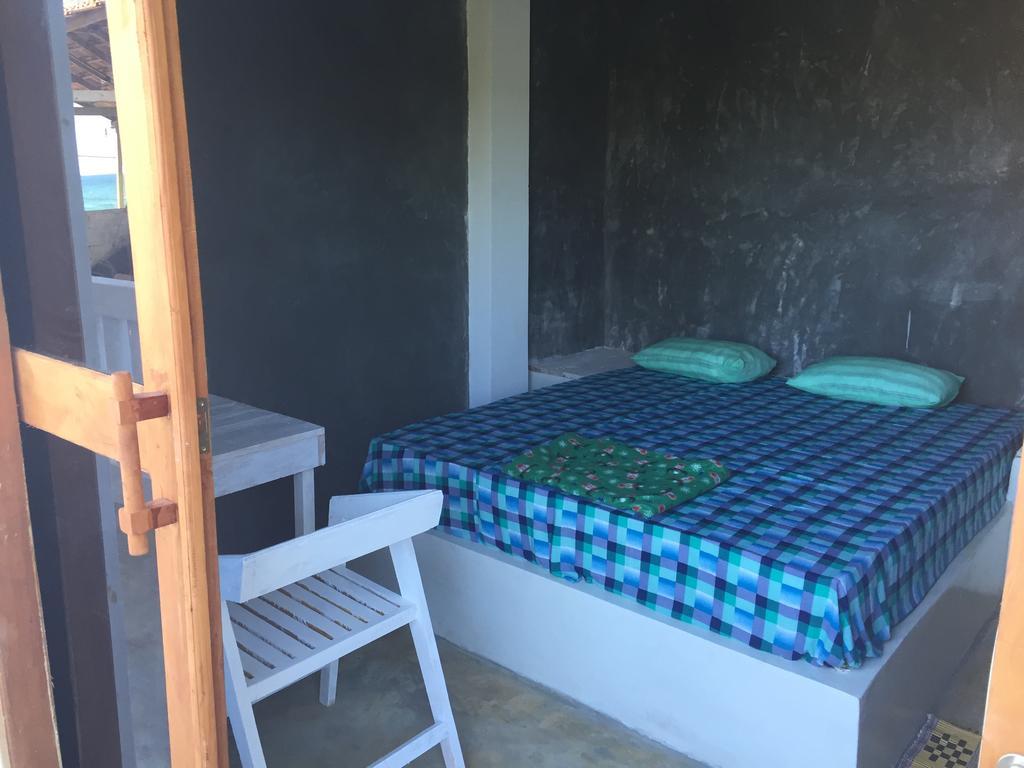 Cheeky Monkey Surf Camp Ξενοδοχείο Weligama Εξωτερικό φωτογραφία