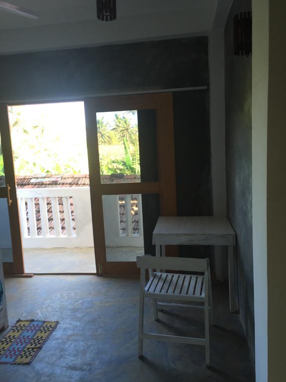 Cheeky Monkey Surf Camp Ξενοδοχείο Weligama Εξωτερικό φωτογραφία