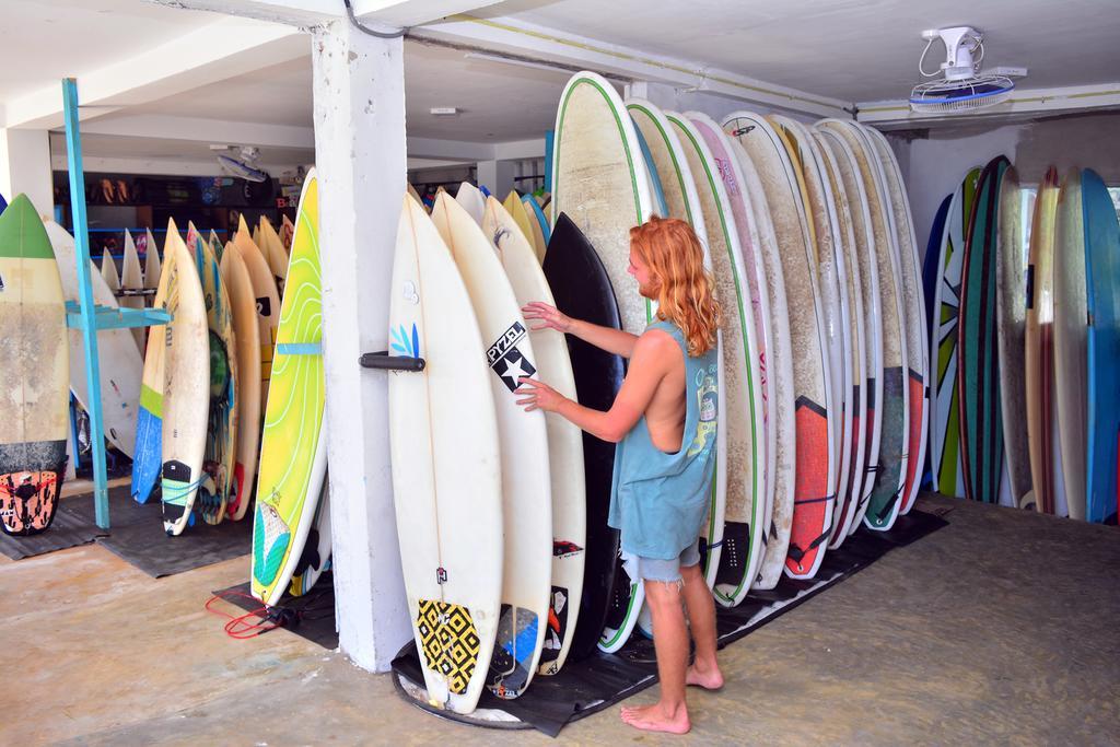 Cheeky Monkey Surf Camp Ξενοδοχείο Weligama Εξωτερικό φωτογραφία