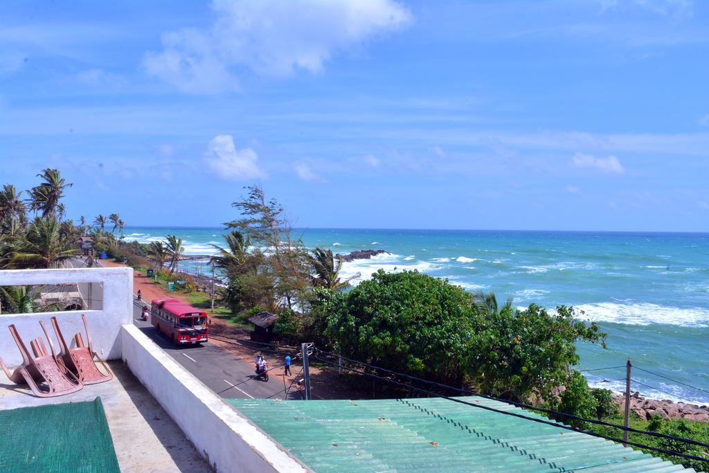 Cheeky Monkey Surf Camp Ξενοδοχείο Weligama Εξωτερικό φωτογραφία
