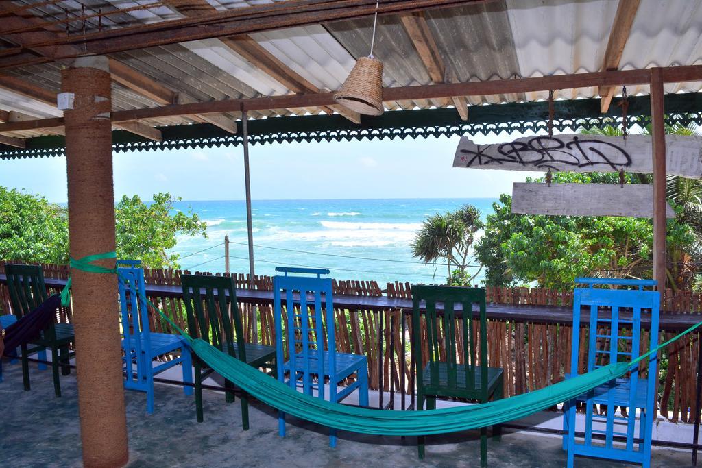 Cheeky Monkey Surf Camp Ξενοδοχείο Weligama Εξωτερικό φωτογραφία