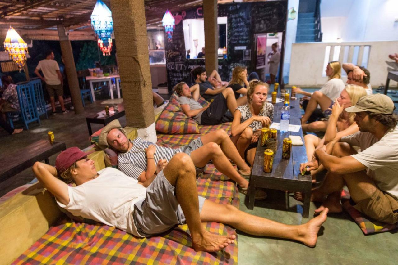 Cheeky Monkey Surf Camp Ξενοδοχείο Weligama Εξωτερικό φωτογραφία