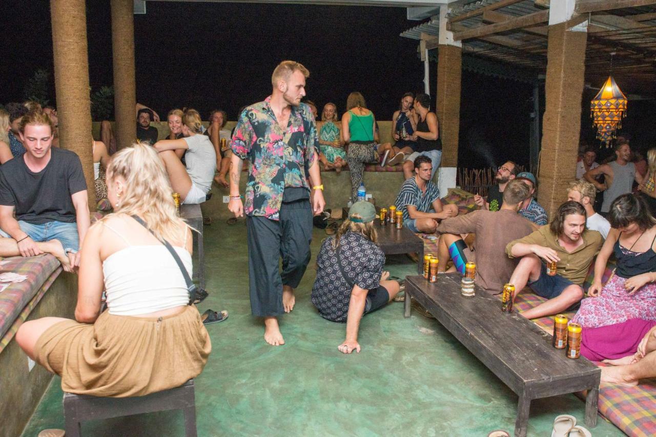 Cheeky Monkey Surf Camp Ξενοδοχείο Weligama Εξωτερικό φωτογραφία